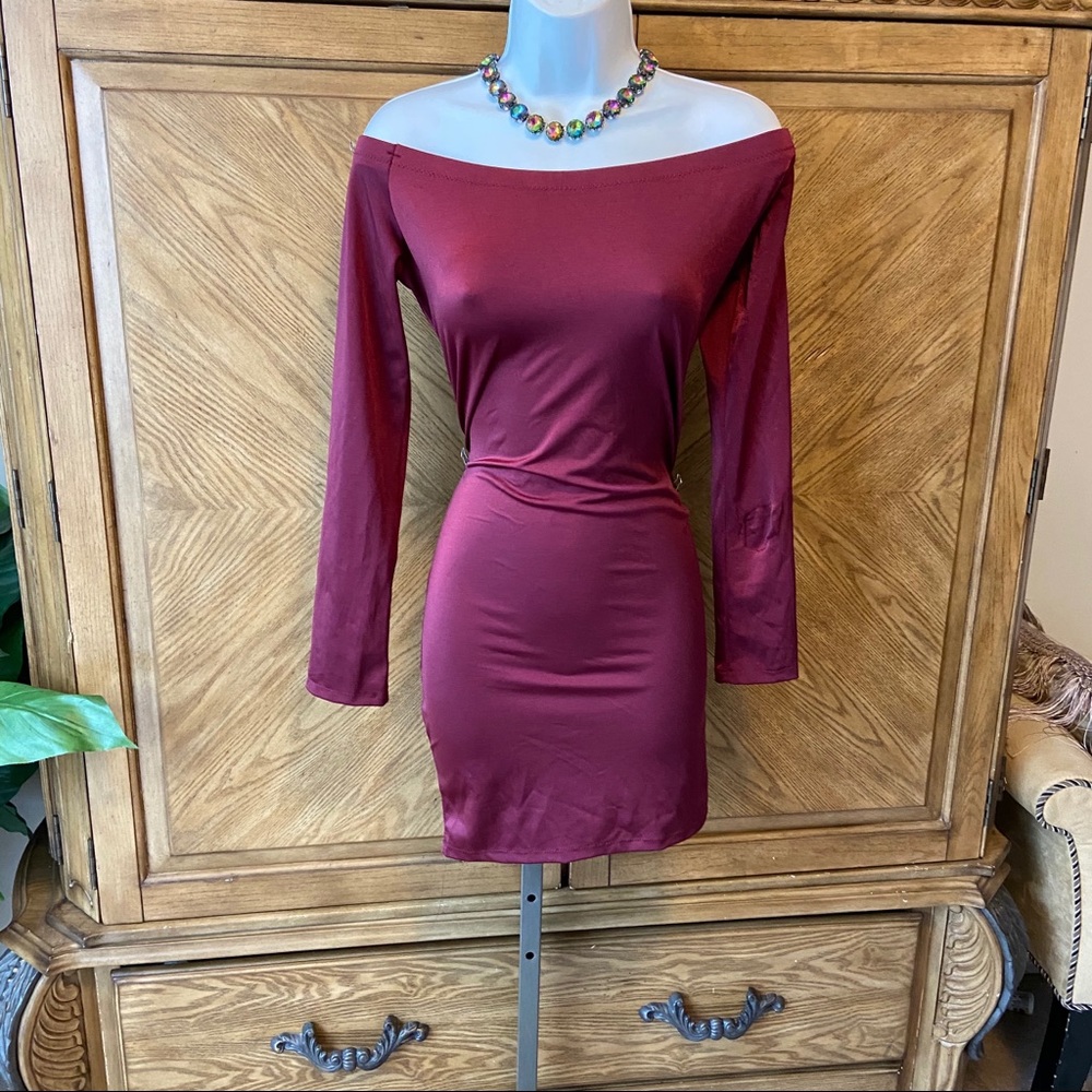 Burgundy purple off the shoulder bodycon dress